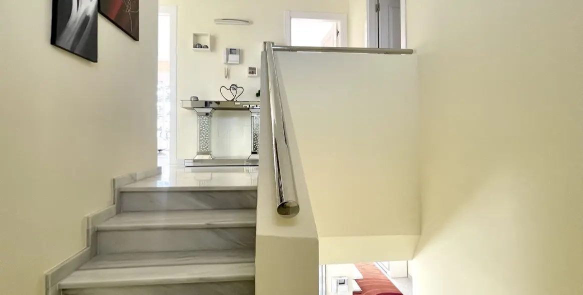Sale of detached villa in El Chaparral 34