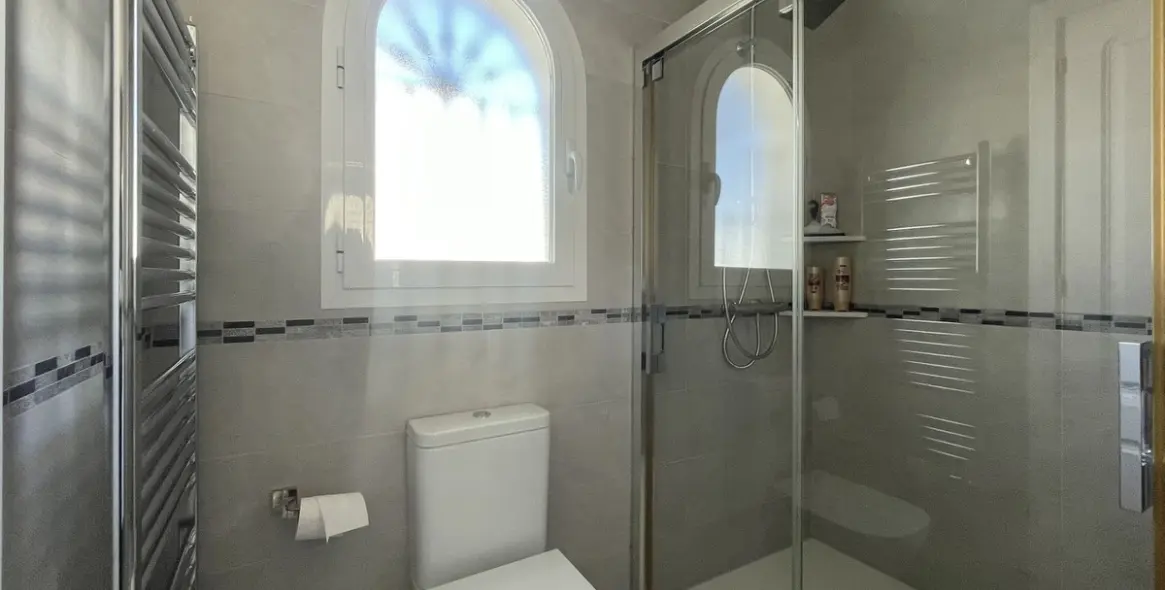 Sale of detached villa in El Chaparral 37