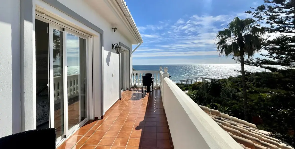 Sale of detached villa in El Chaparral 40