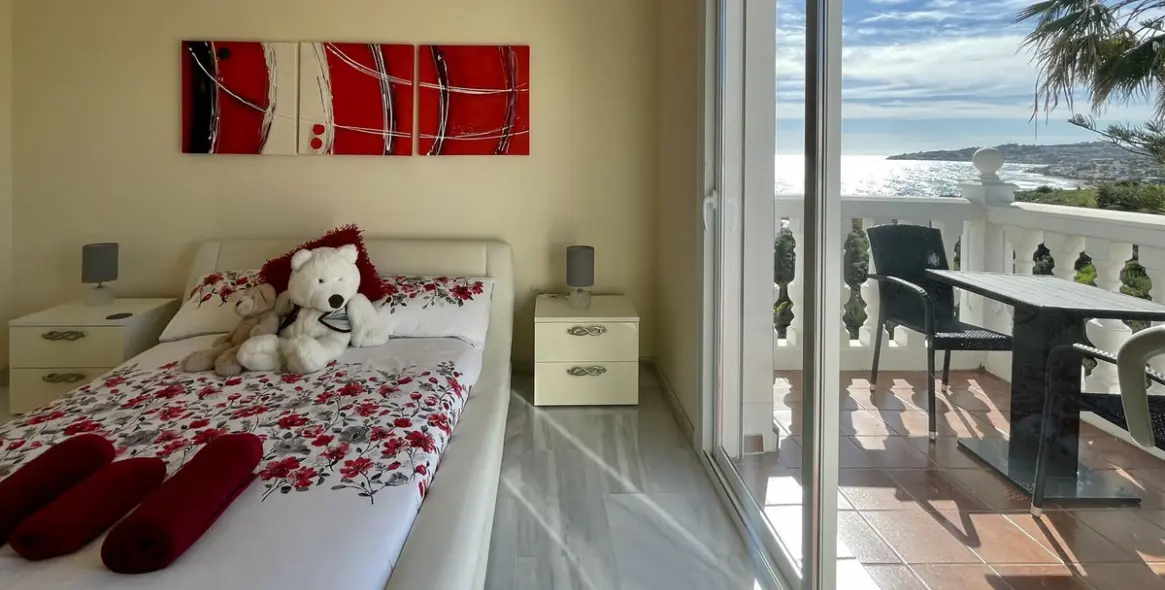 Sale of detached villa in El Chaparral 42