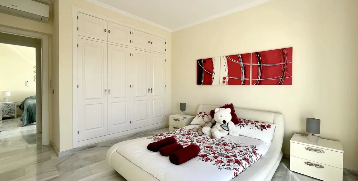 Sale of detached villa in El Chaparral 43