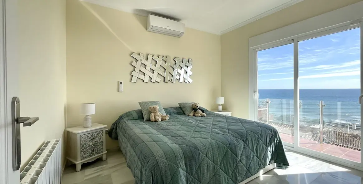 Sale of detached villa in El Chaparral 44