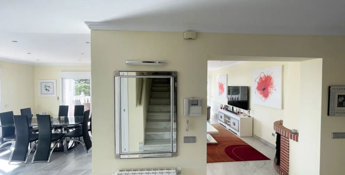 Sale of detached villa in El Chaparral 48