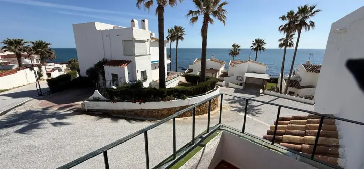 Sale of townhouse in Calahonda 1
