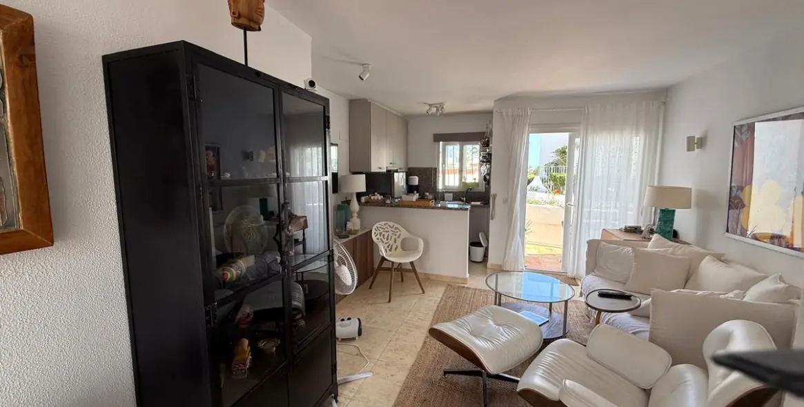 Sale of townhouse in Calahonda 3