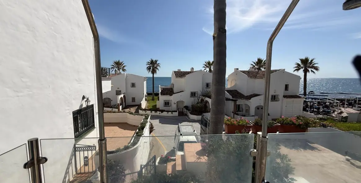 Sale of townhouse in Calahonda 9