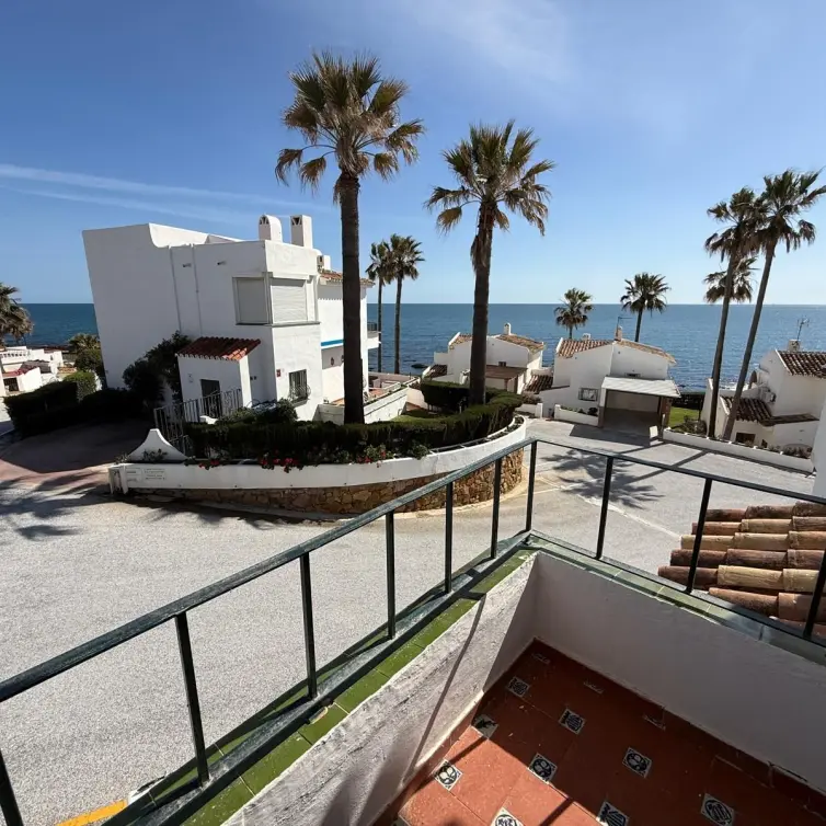 Sale of townhouse in Calahonda