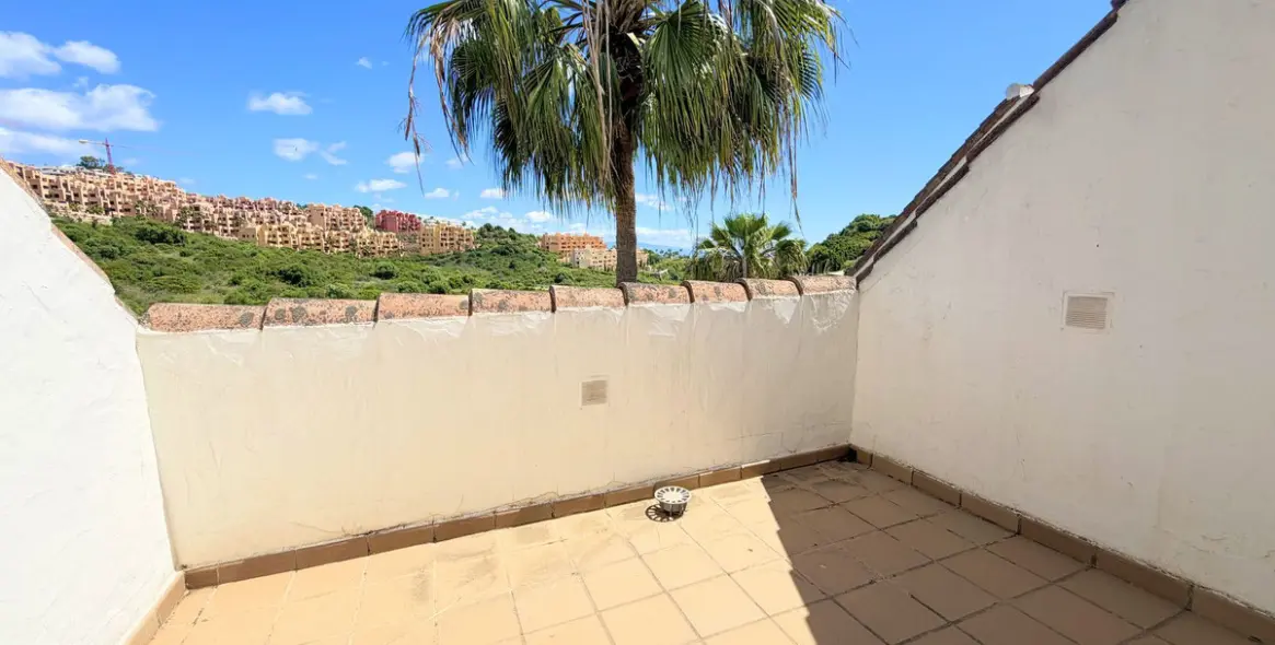 Sale of penthouse in La Duquesa 1