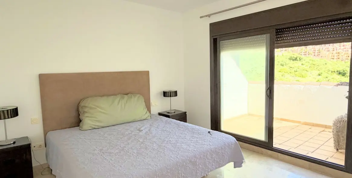 Sale of penthouse in La Duquesa 6