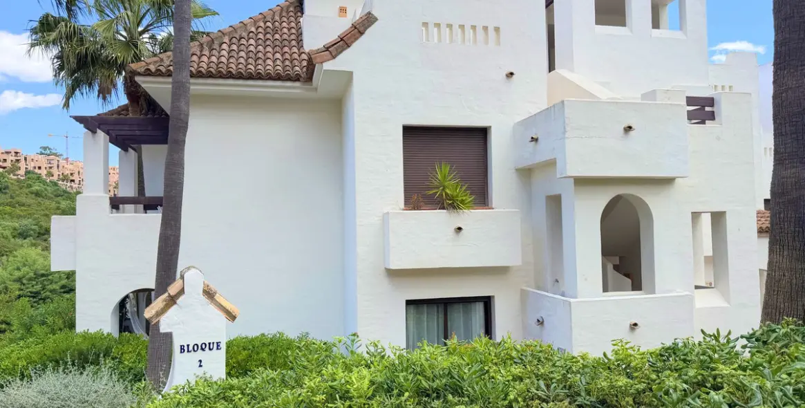 Sale of penthouse in La Duquesa 8