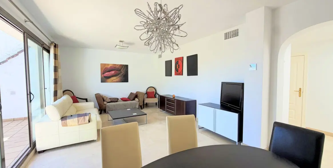 Sale of penthouse in La Duquesa 12