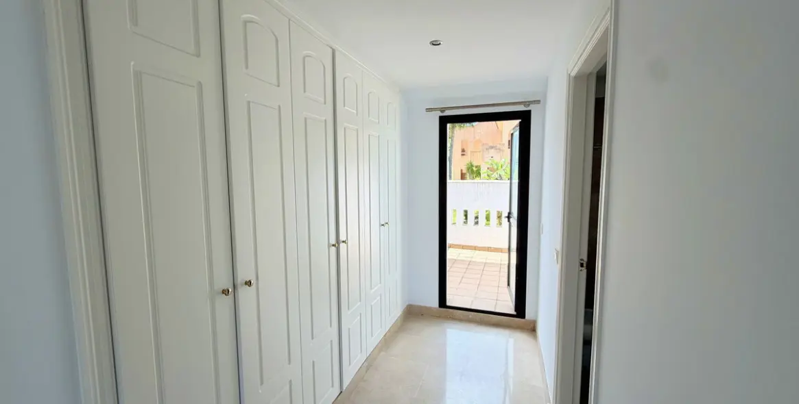 Sale of penthouse in La Duquesa 24