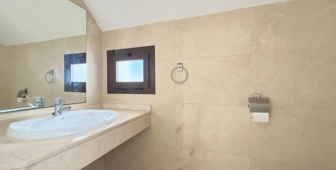 Sale of penthouse in La Duquesa 26