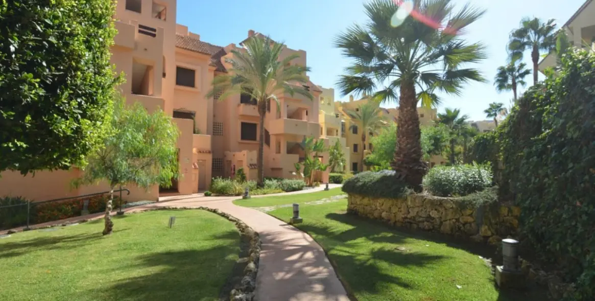 Sale of penthouse in La Duquesa 33