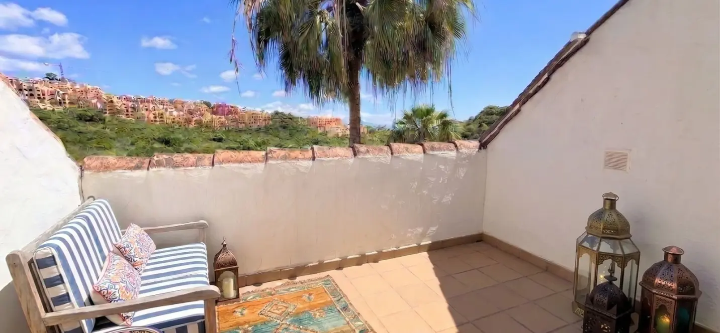 Sale of penthouse in La Duquesa 0