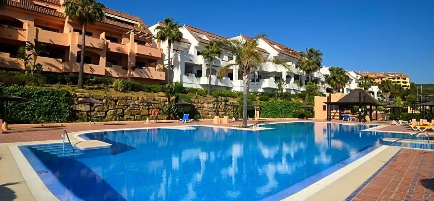 Sale of penthouse in La Duquesa 1