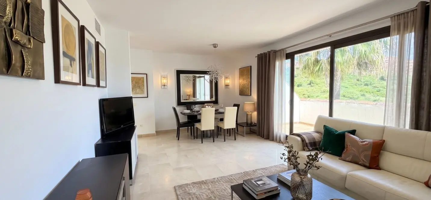 Sale of penthouse in La Duquesa 2
