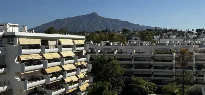 Sale of middle floor apartment in San Pedro de Alcántara 0