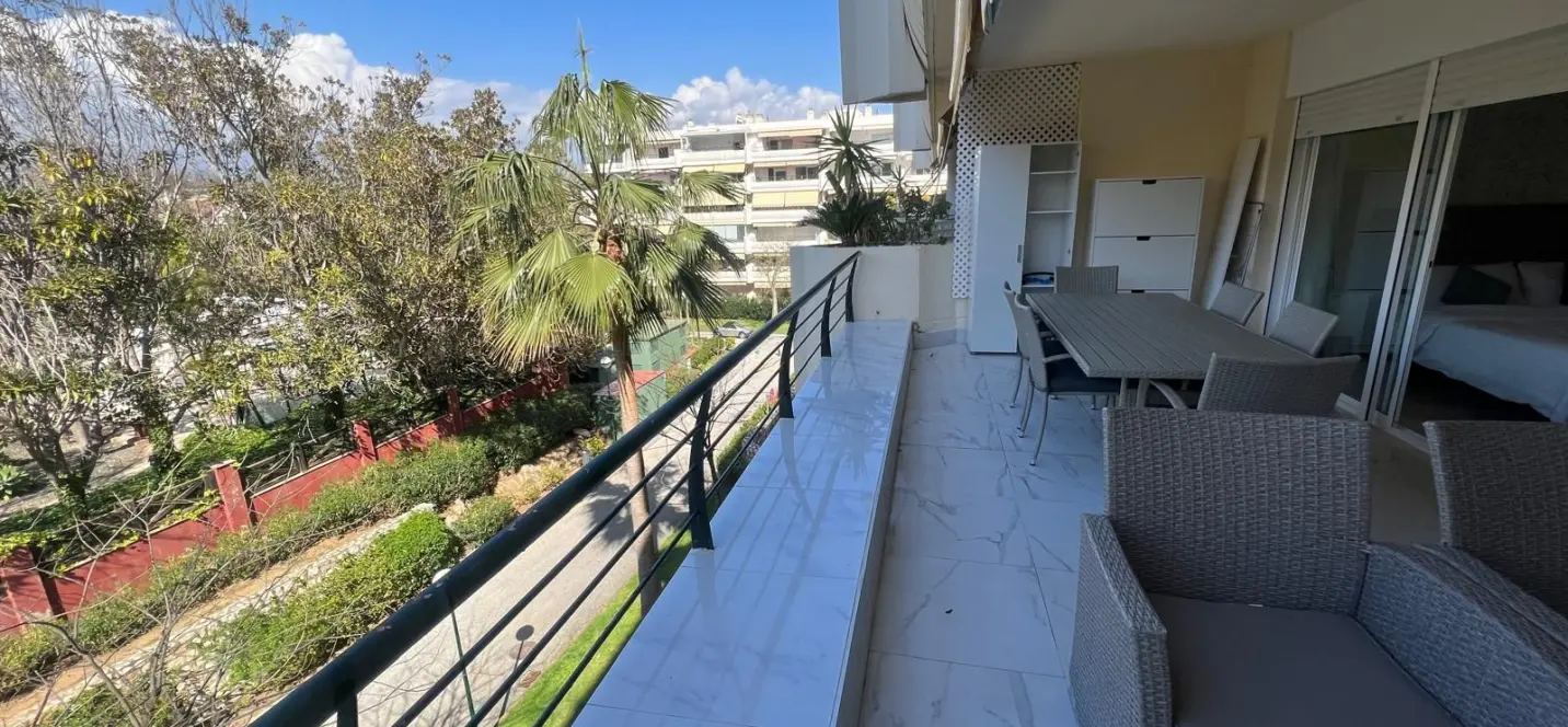 Sale of middle floor apartment in San Pedro de Alcántara 2