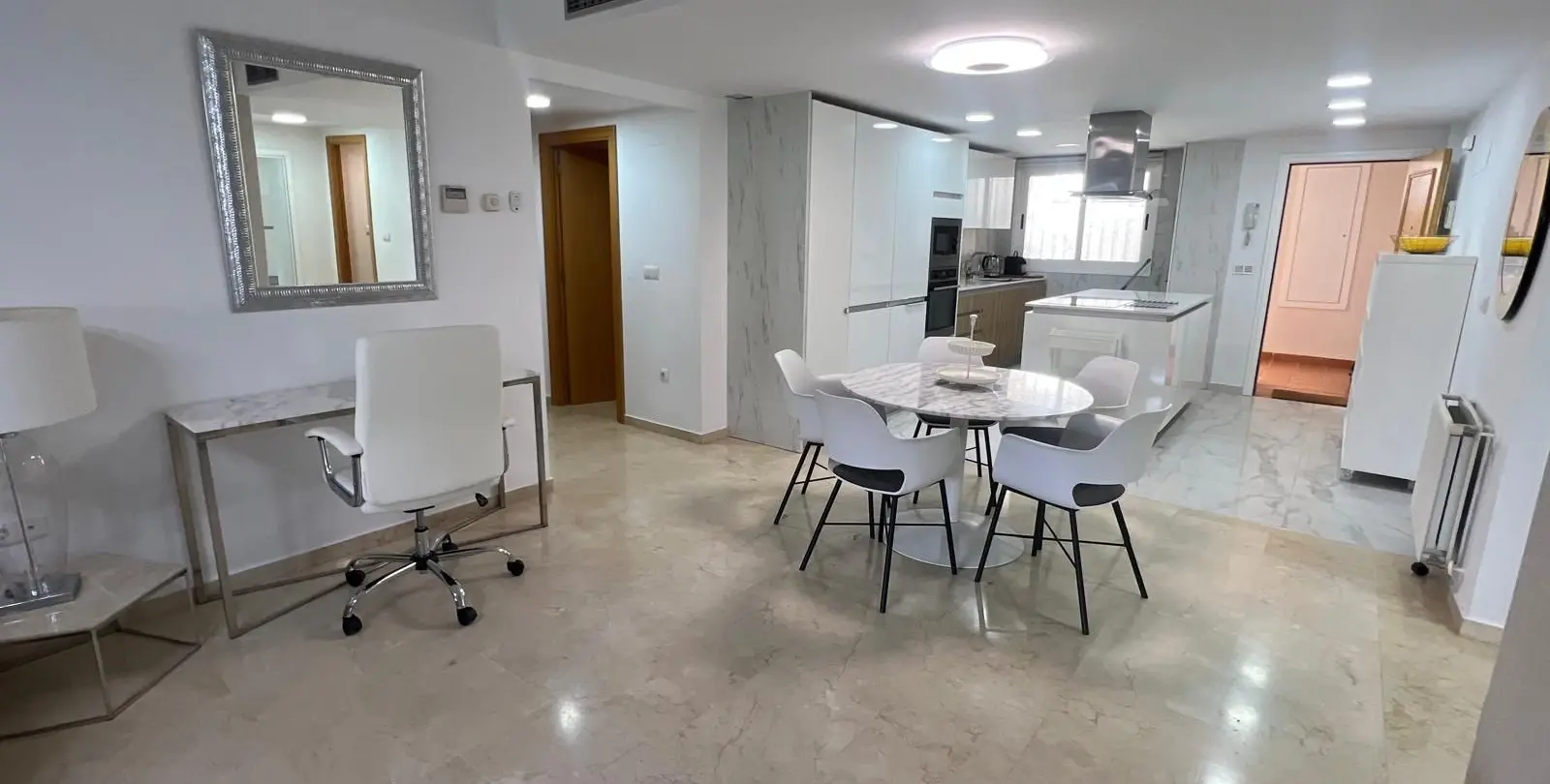Venta de apartamento en planta media en San Pedro de Alcántara 4