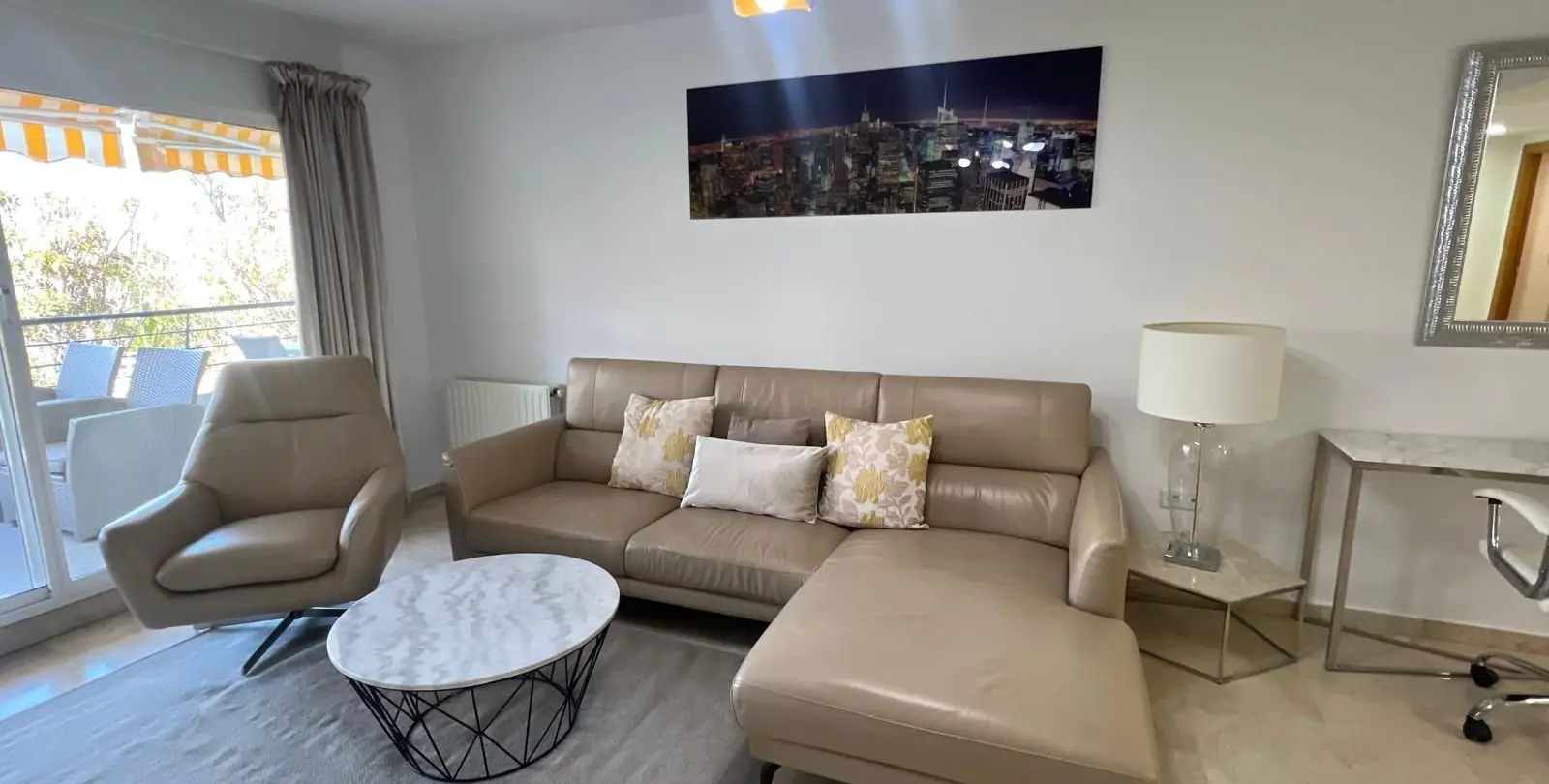Venta de apartamento en planta media en San Pedro de Alcántara 10