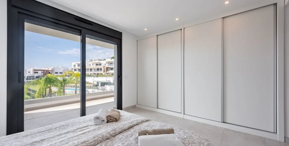 Продажа апартаментов на среднем этаже в Estepona 13