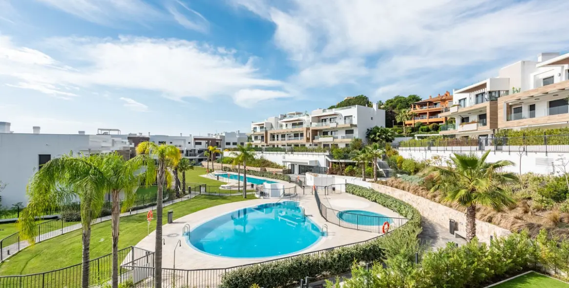 Продажа апартаментов на среднем этаже в Estepona 27