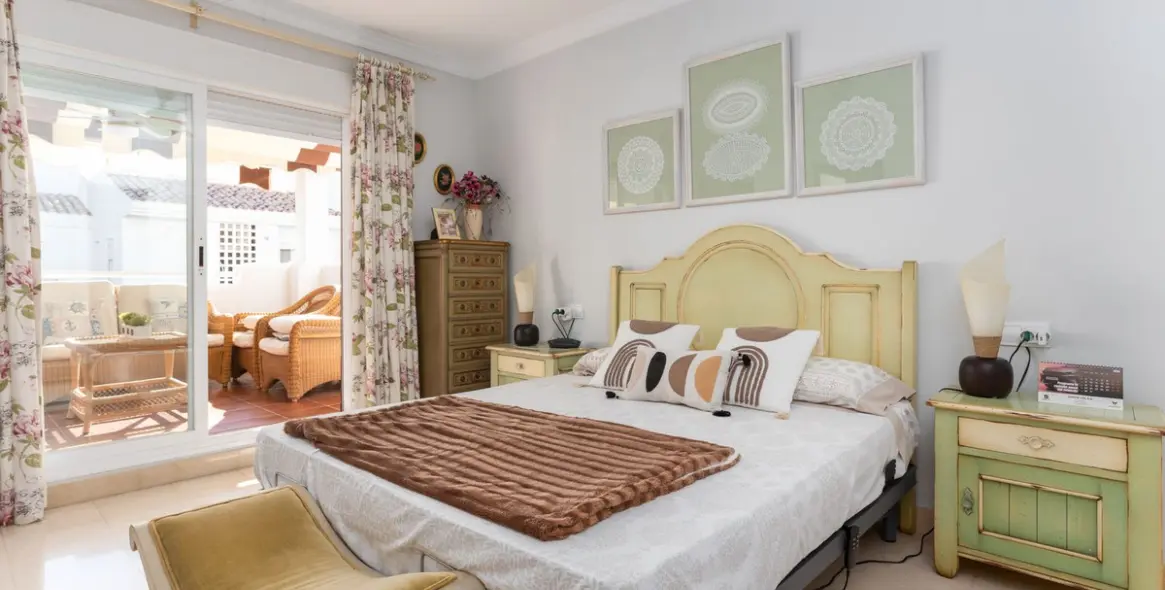 Sale of middle floor apartment in San Pedro de Alcántara 13
