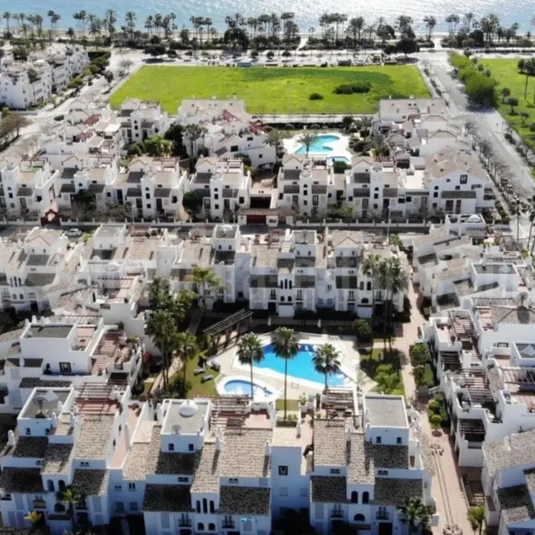 Продажа апартаментов на среднем этаже в San Pedro de Alcántara