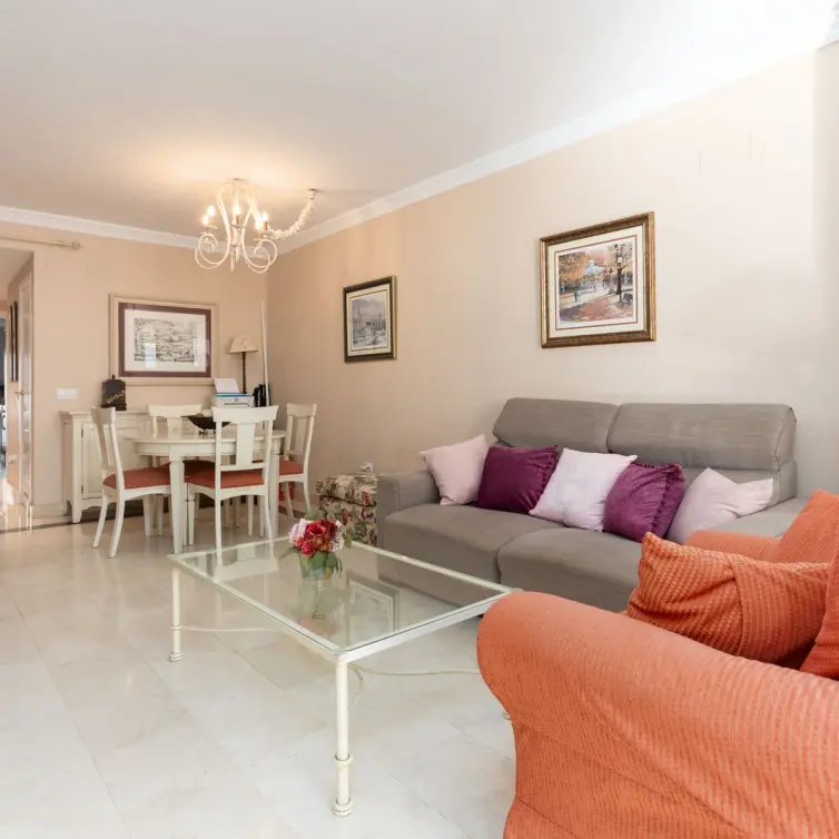 Продажа апартаментов на среднем этаже в San Pedro de Alcántara