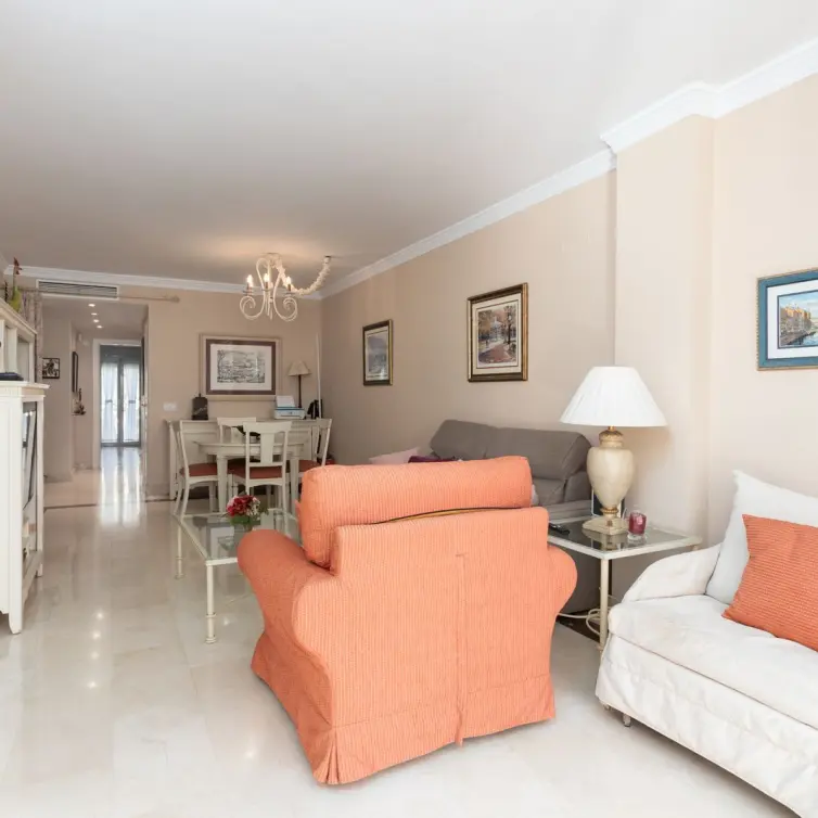 Продажа апартаментов на среднем этаже в San Pedro de Alcántara