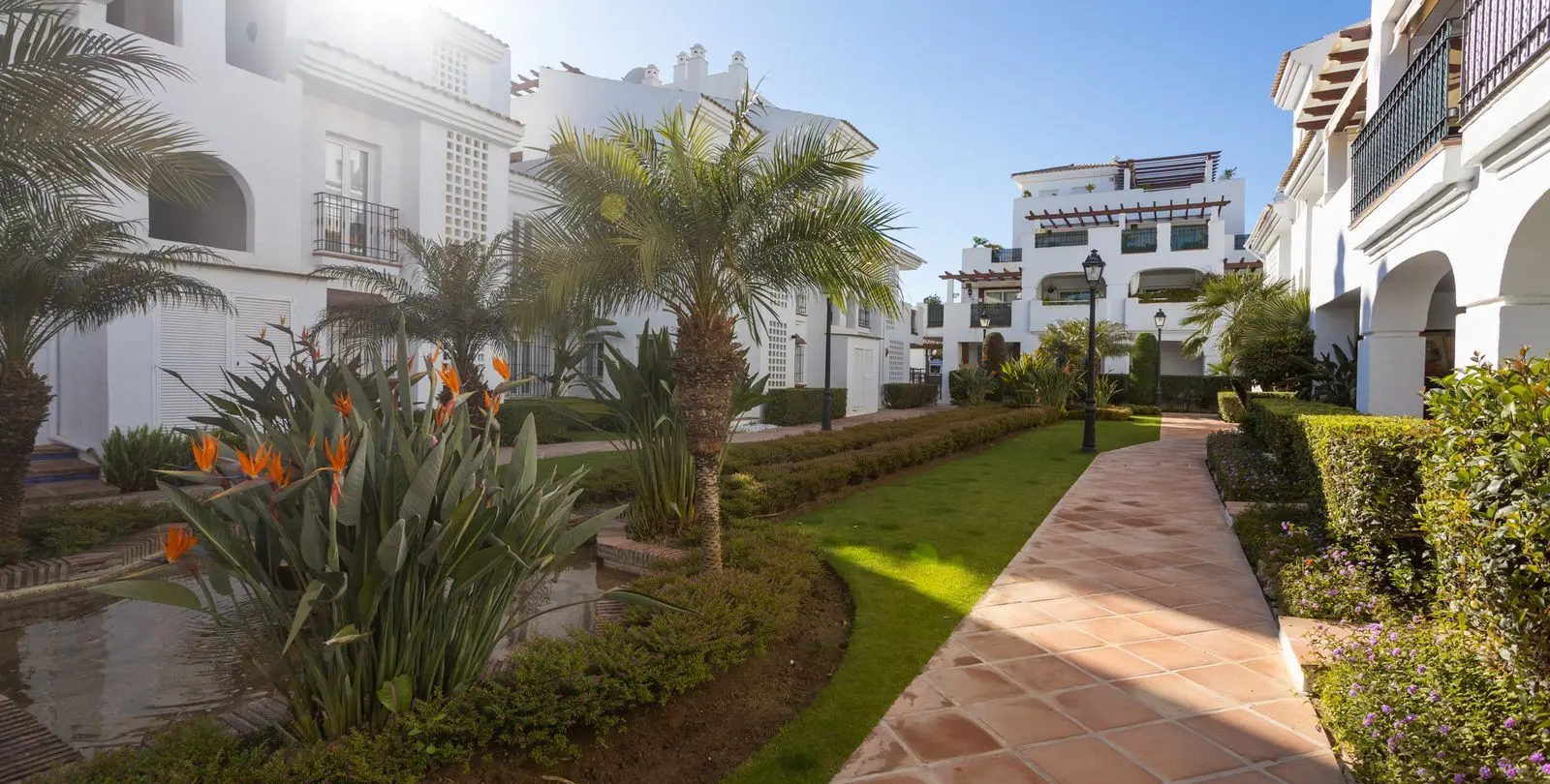 Sale of middle floor apartment in San Pedro de Alcántara 10