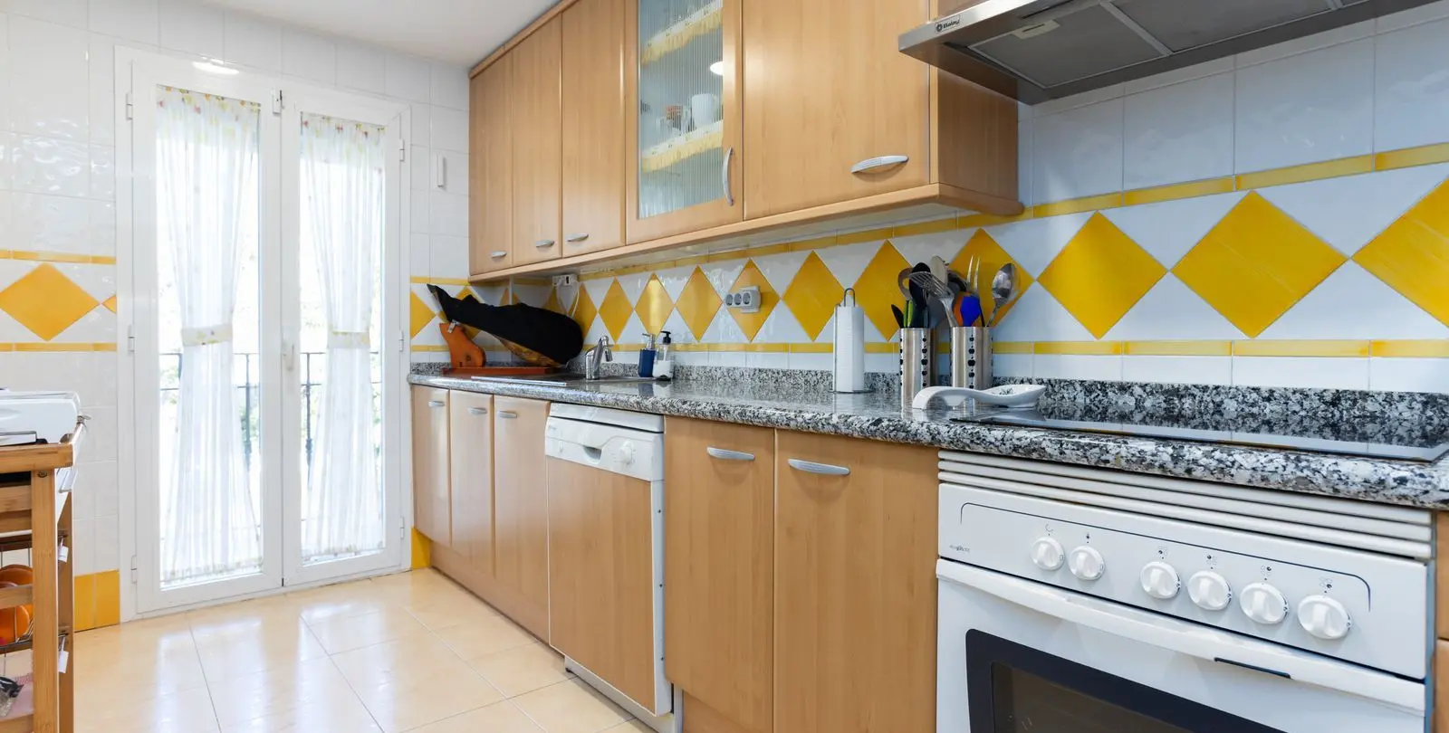 Sale of middle floor apartment in San Pedro de Alcántara 12