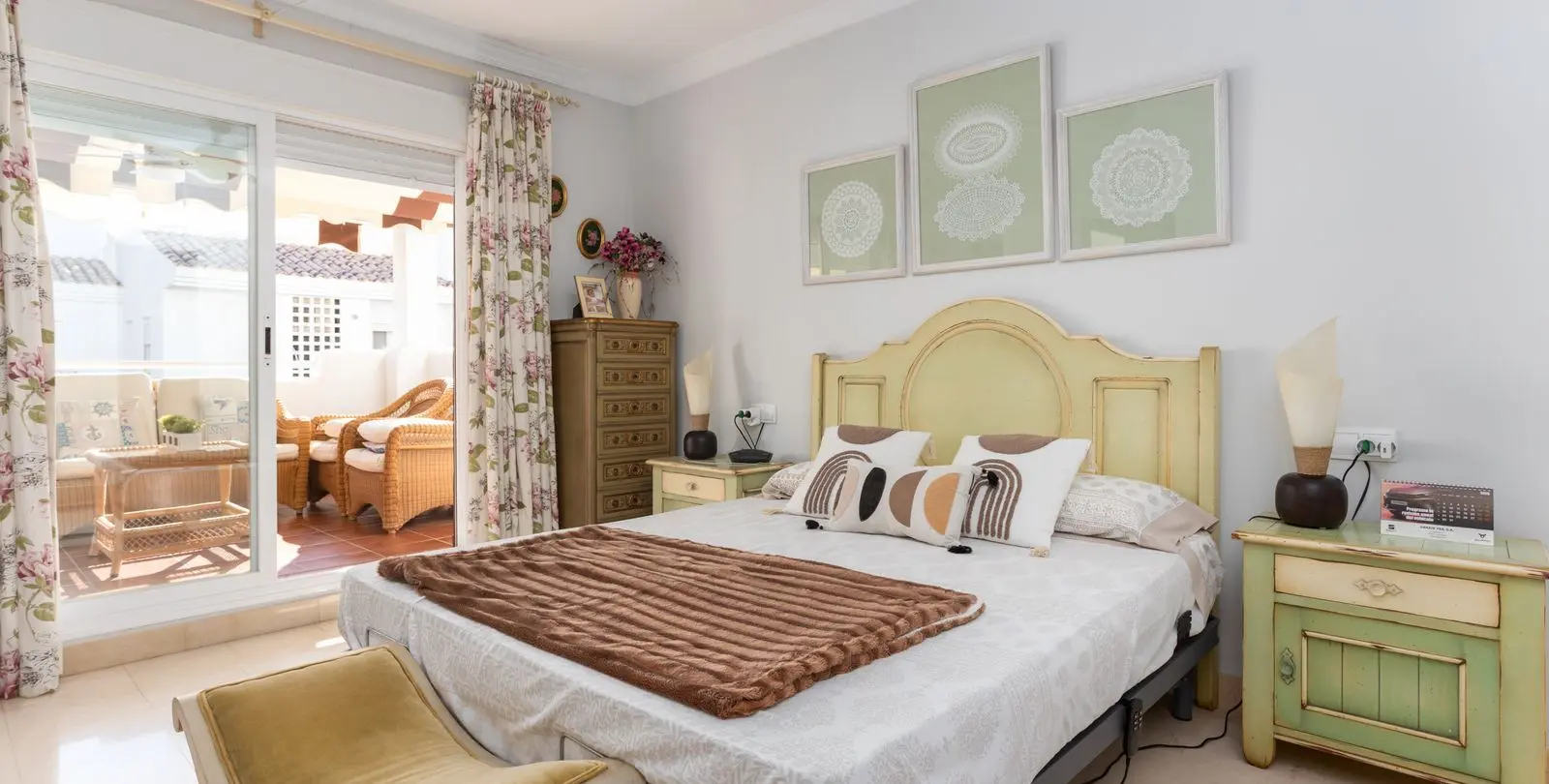 Sale of middle floor apartment in San Pedro de Alcántara 13