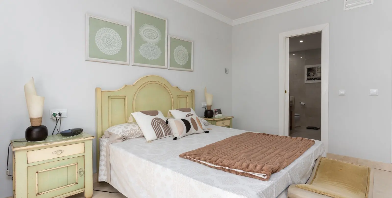Sale of middle floor apartment in San Pedro de Alcántara 14