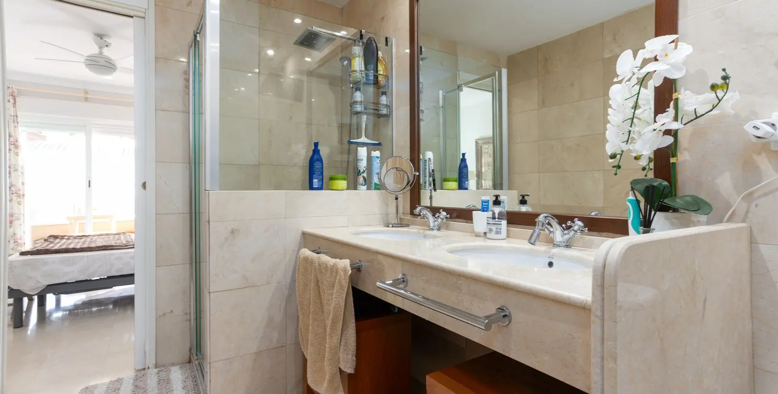 Sale of middle floor apartment in San Pedro de Alcántara 16