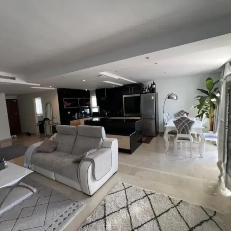 Venta de apartamento en planta media en Nueva Andalucía