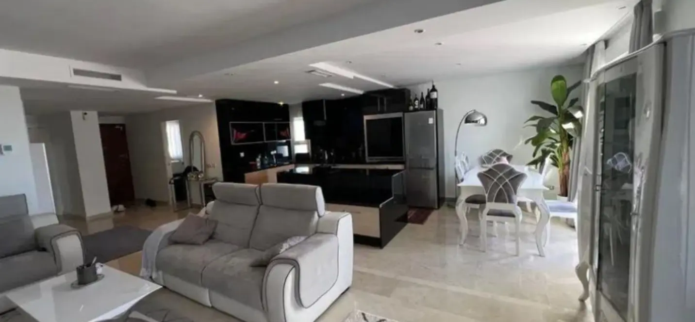 Venta de apartamento en planta media en Nueva Andalucía 0
