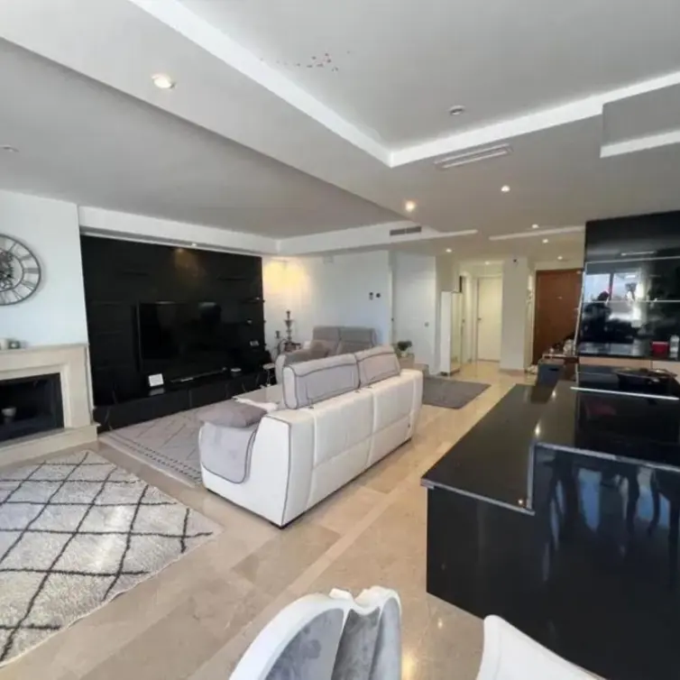 Venta de apartamento en planta media en Nueva Andalucía