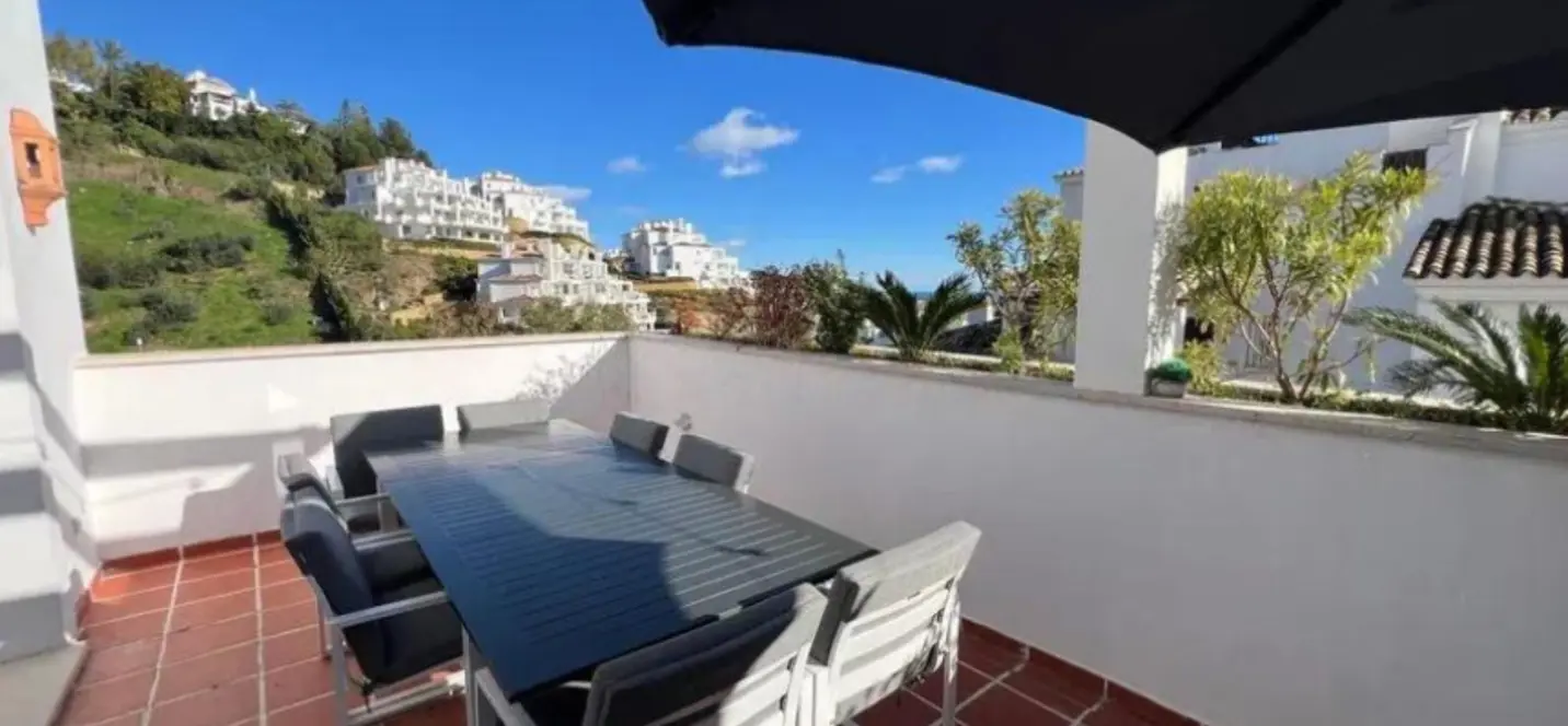Venta de apartamento en planta media en Nueva Andalucía 3