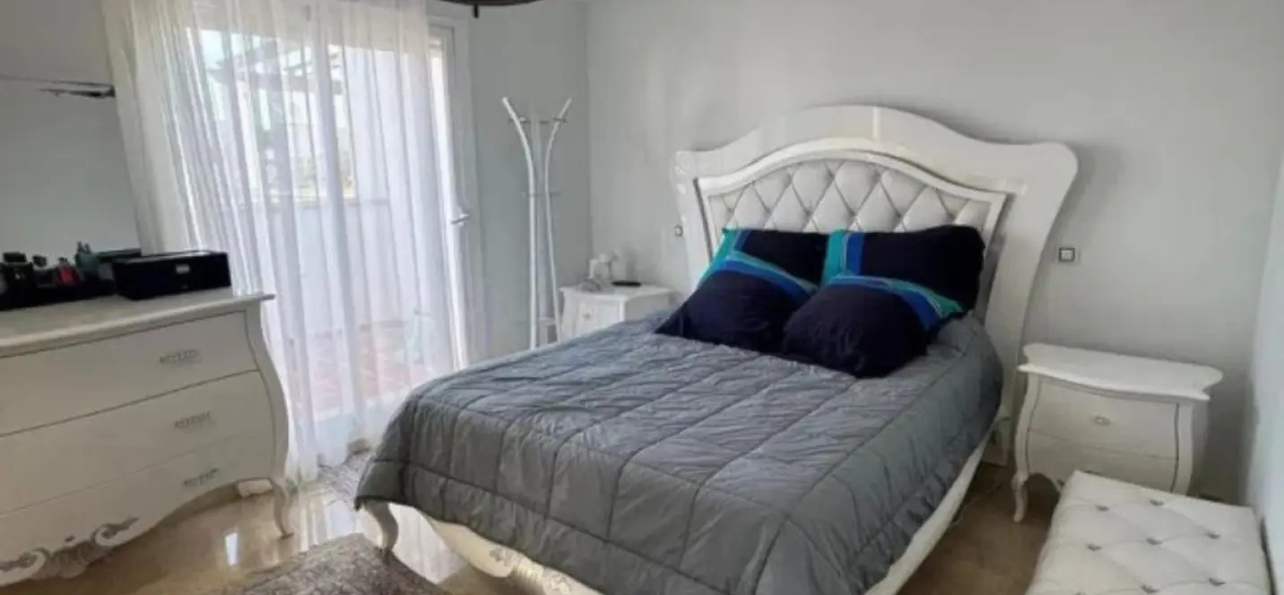 Venta de apartamento en planta media en Nueva Andalucía 4