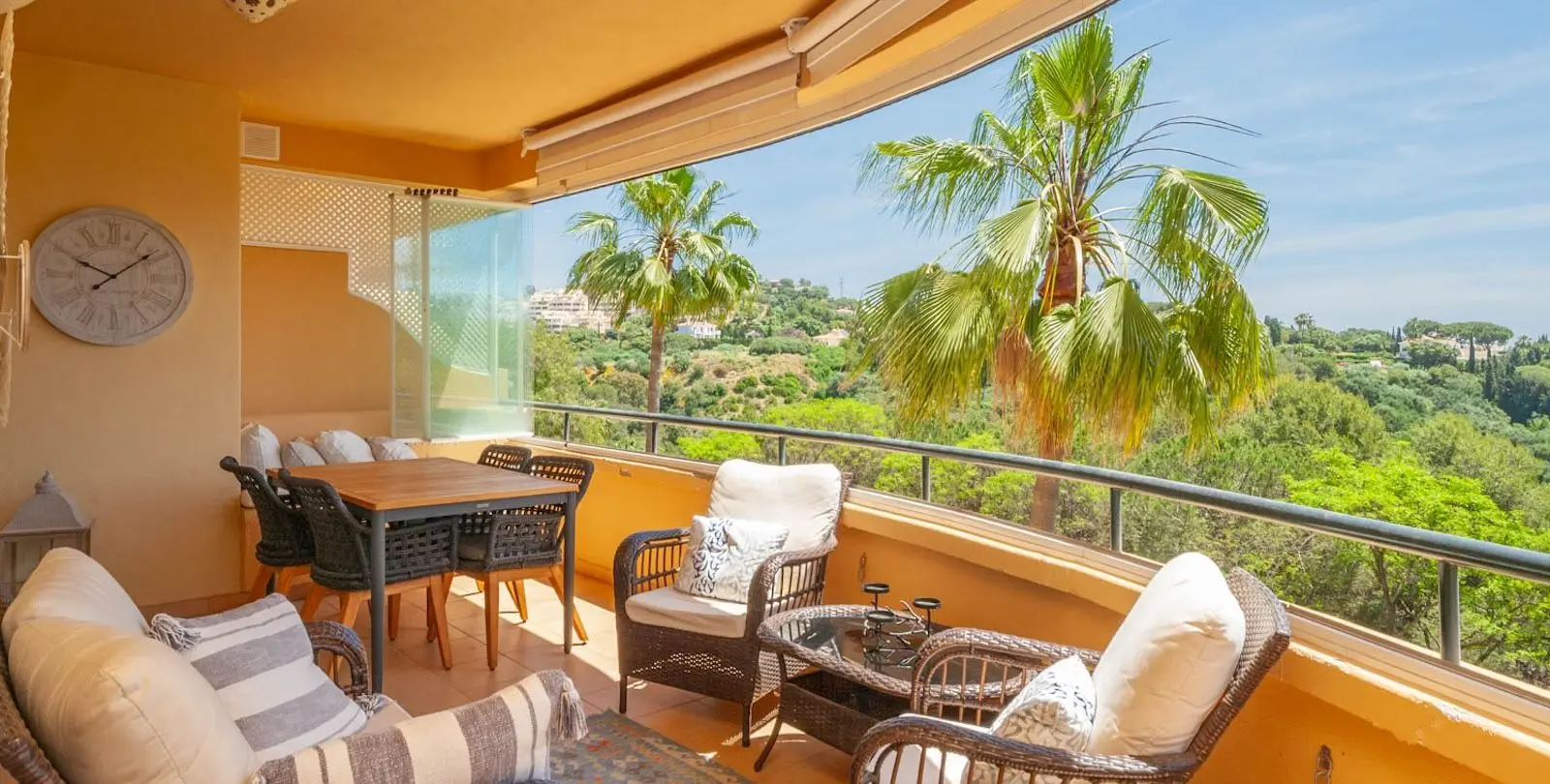 Venta de apartamento en planta media en Elviria 1