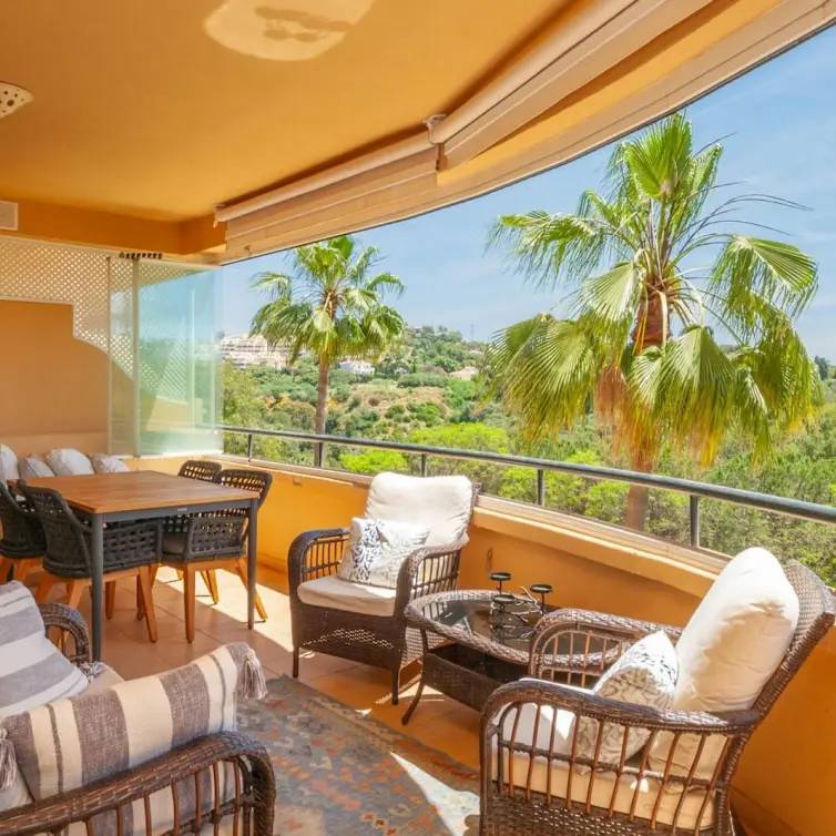 Venta de apartamento en planta media en Elviria