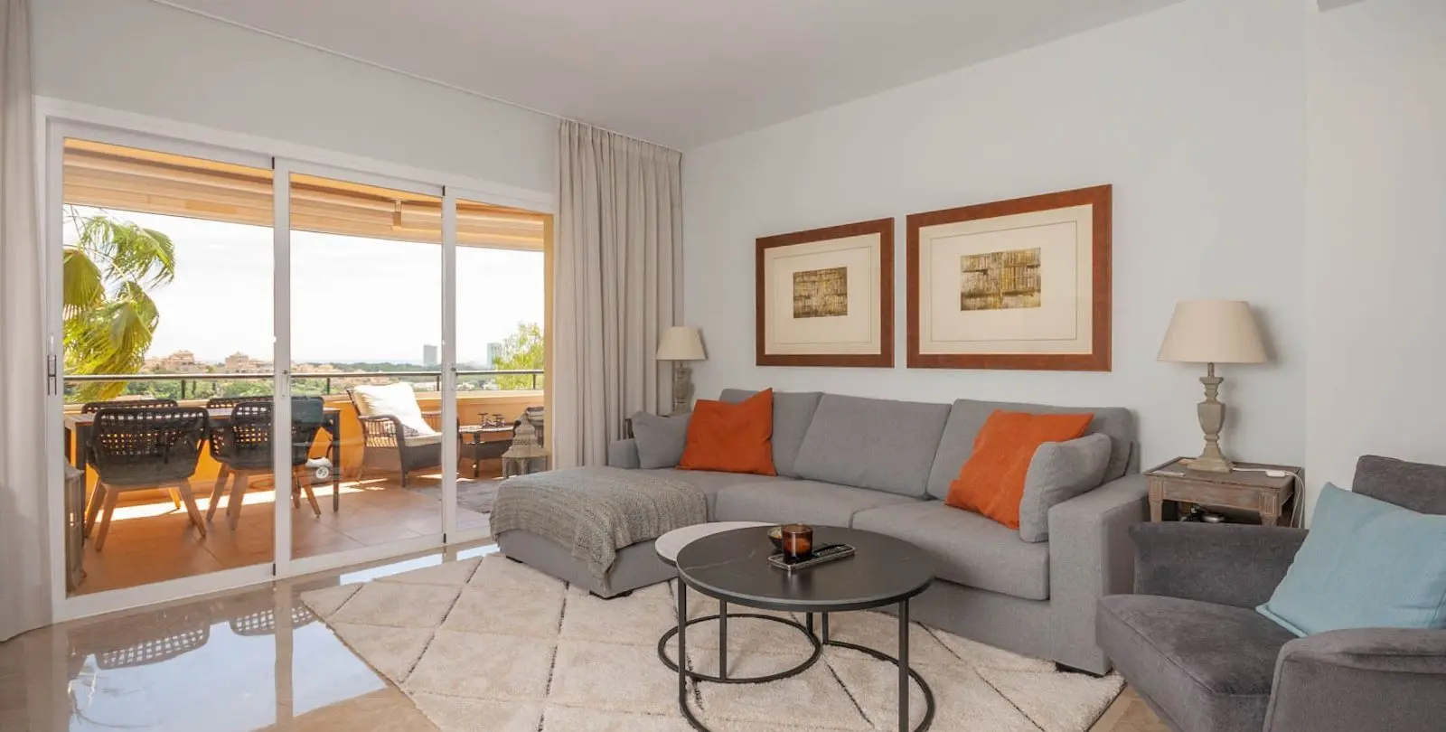 Venta de apartamento en planta media en Elviria 2