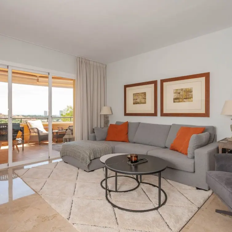 Venta de apartamento en planta media en Elviria