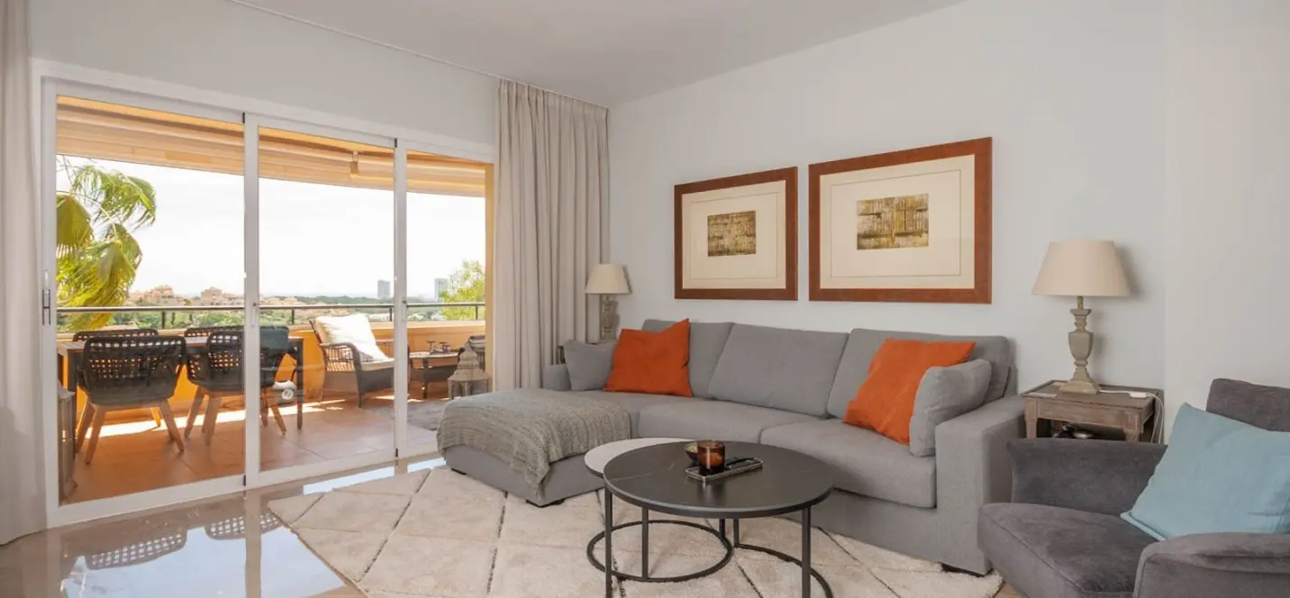 Venta de apartamento en planta media en Elviria 1