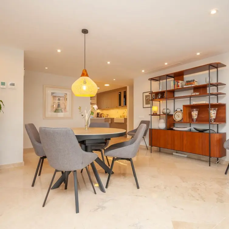 Venta de apartamento en planta media en Elviria
