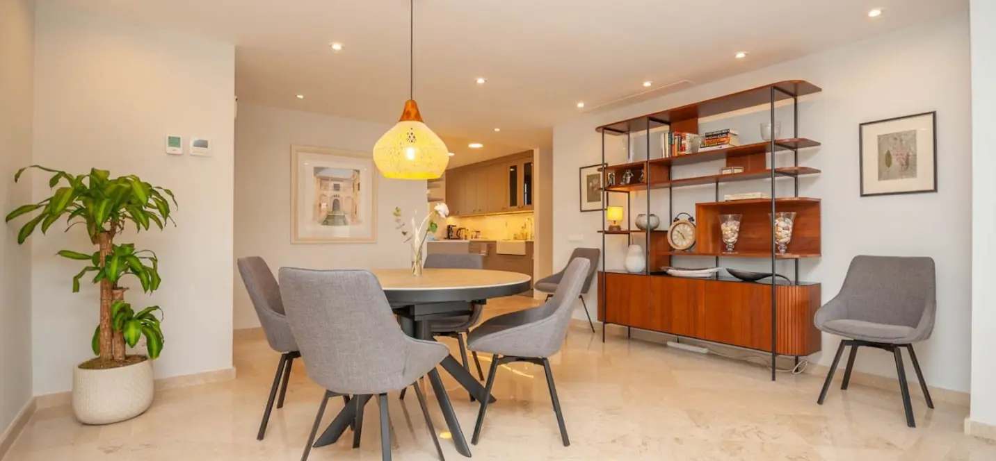 Venta de apartamento en planta media en Elviria 2