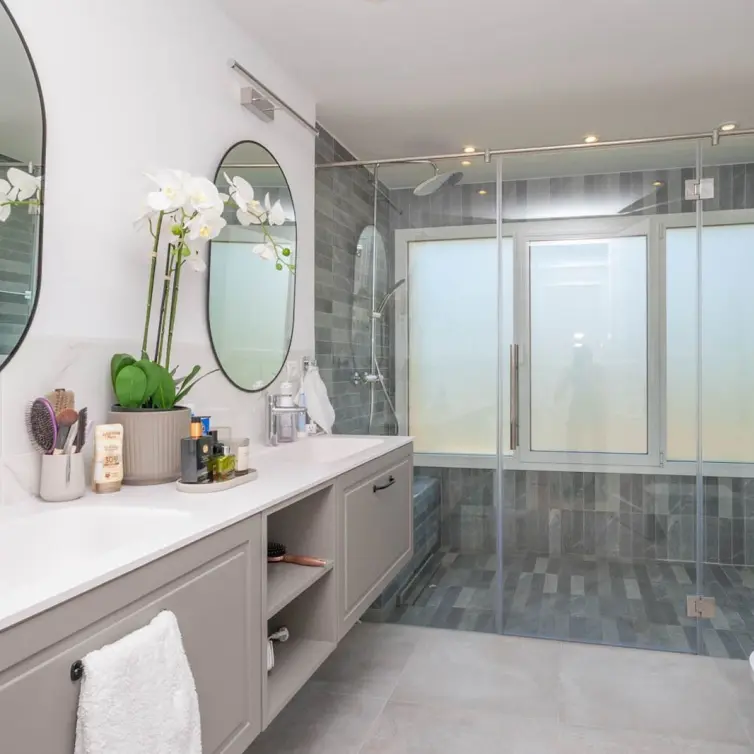 Venta de apartamento en planta media en Elviria