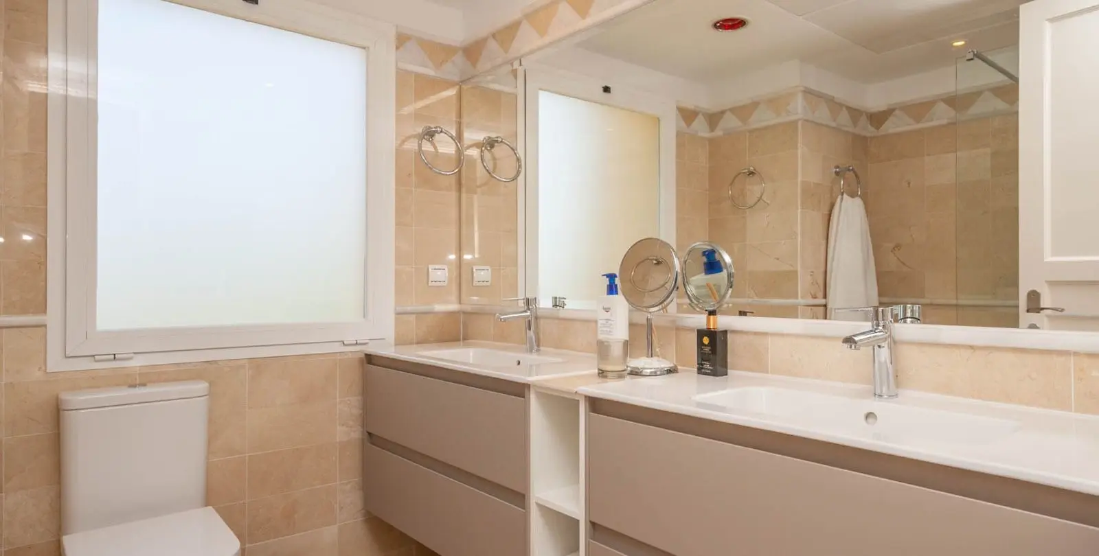 Venta de apartamento en planta media en Elviria 8